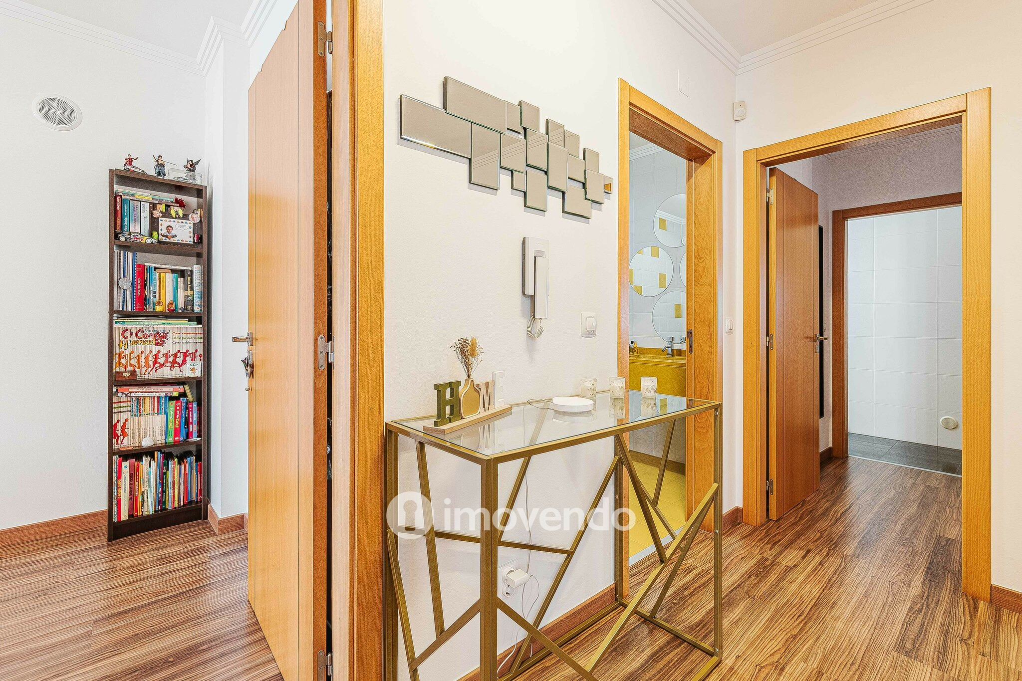 Moradia T3 com garagem, num condomínio com piscina, em Bucelas