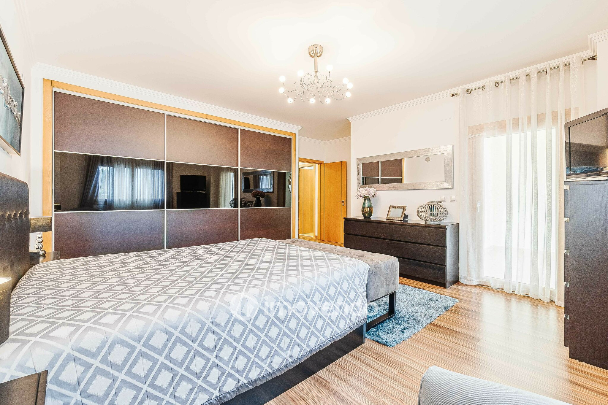 Moradia T3 com garagem, num condomínio com piscina, em Bucelas