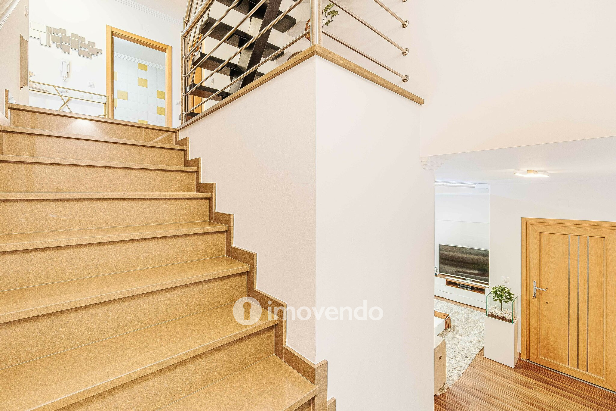 Moradia T3 com garagem, num condomínio com piscina, em Bucelas