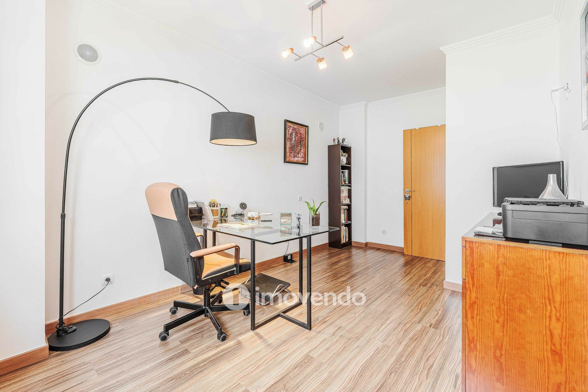 Moradia T3 com garagem, num condomínio com piscina, em Bucelas