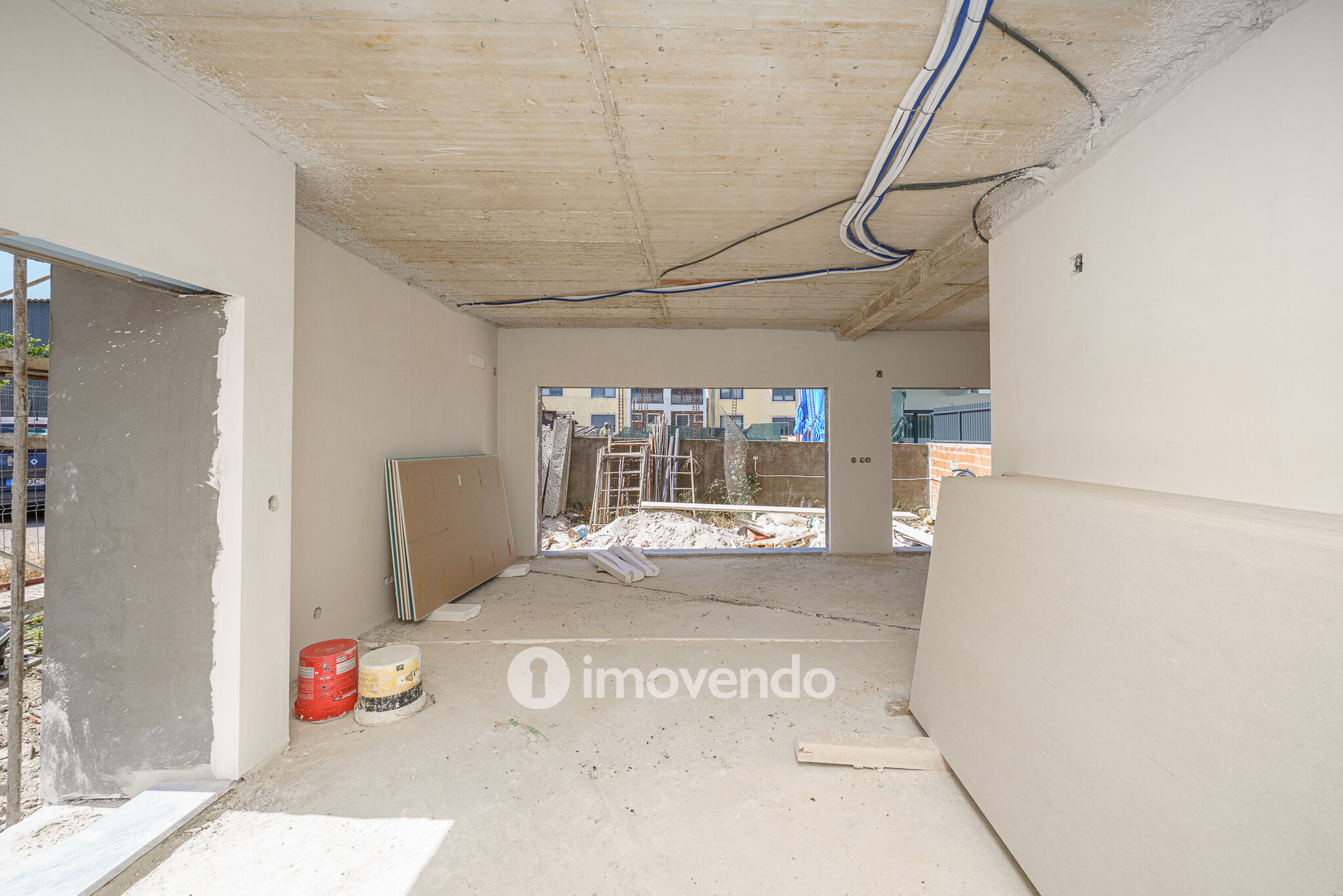 Moradia geminada T3+1 em fase de construção, em Pinhal de Frades