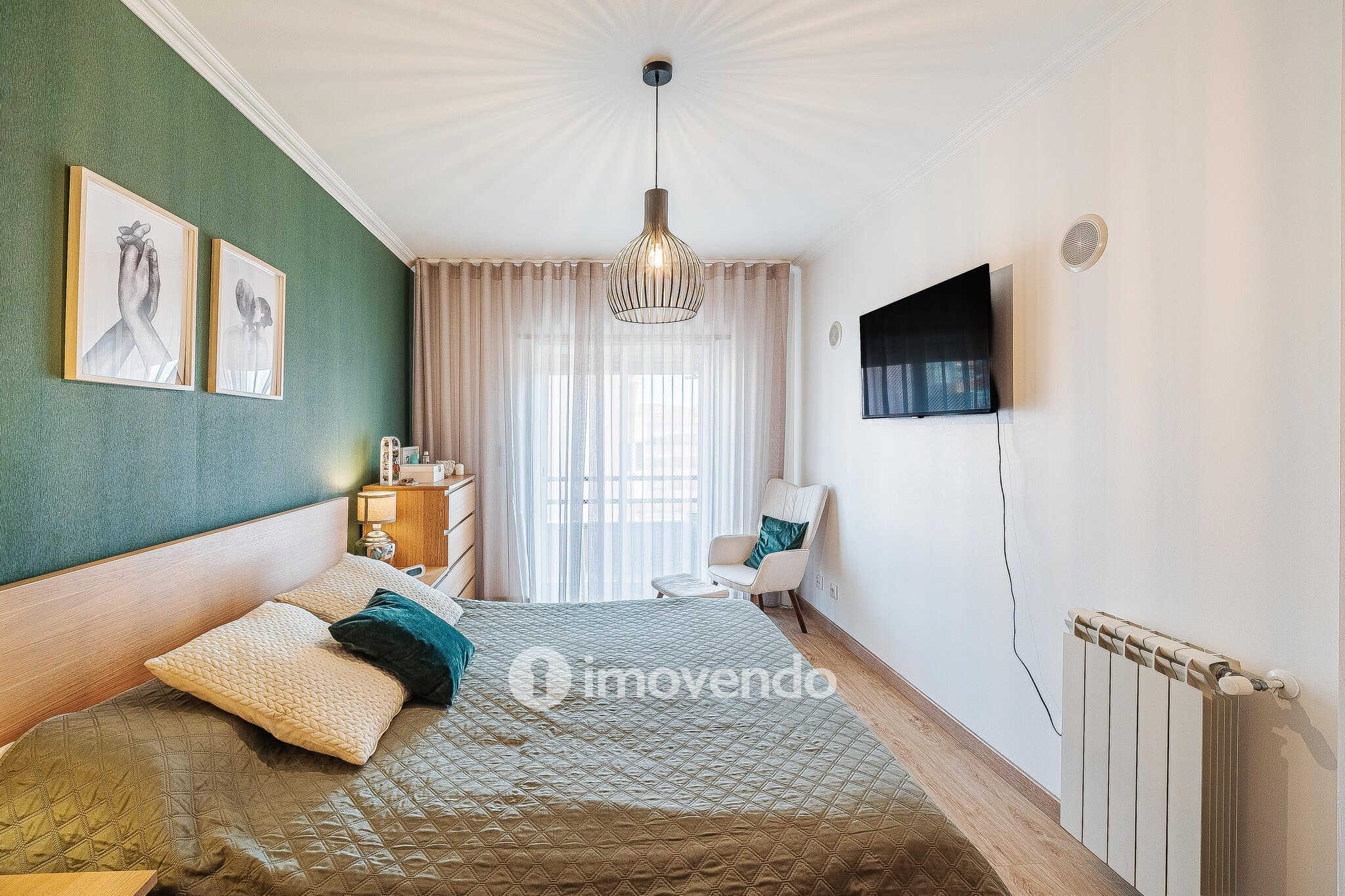Apartamento T3 com estacionamento e cozinha equipada, em Tercena