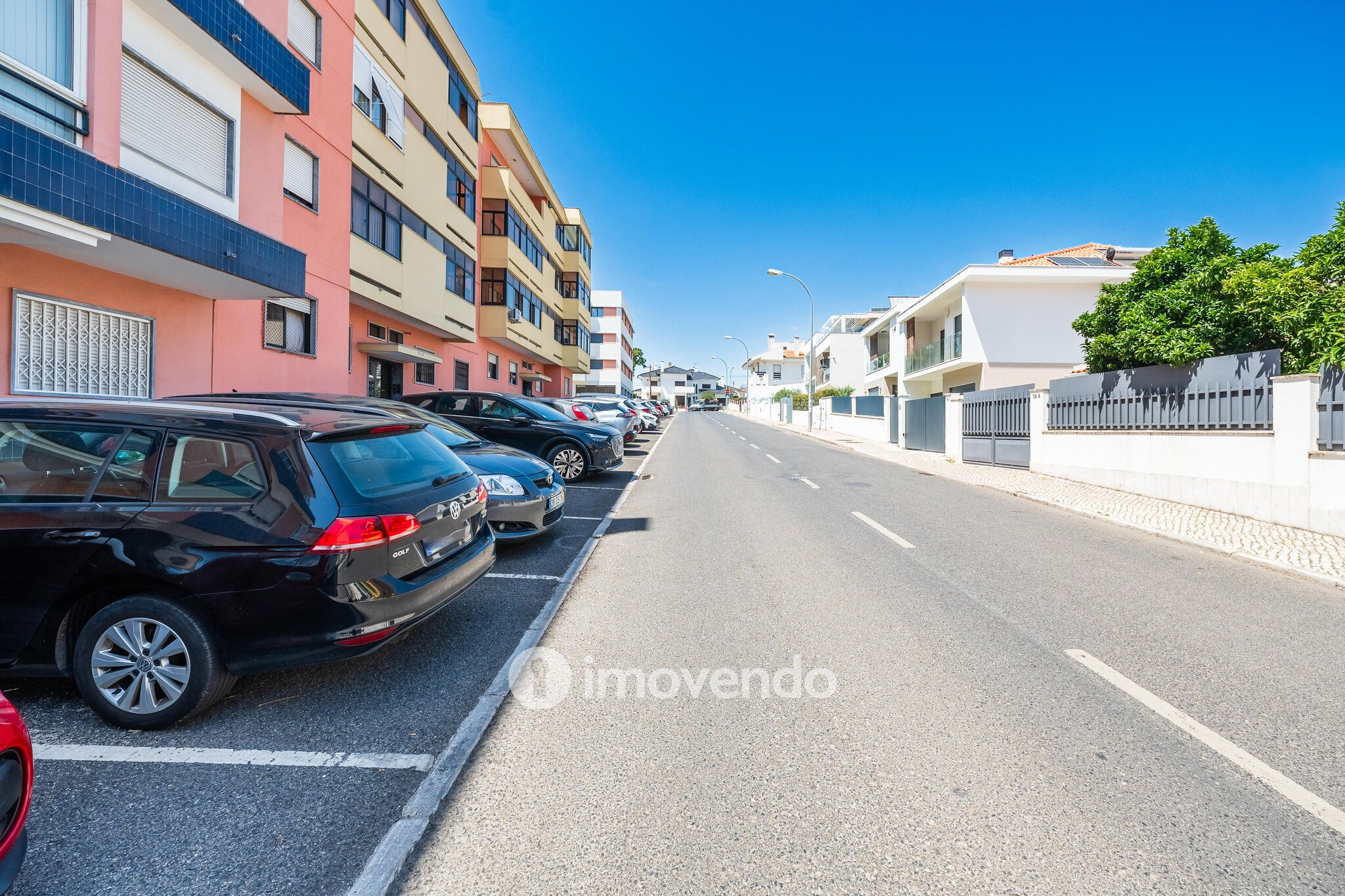 Apartamento T3 com estacionamento e cozinha equipada, em Tercena