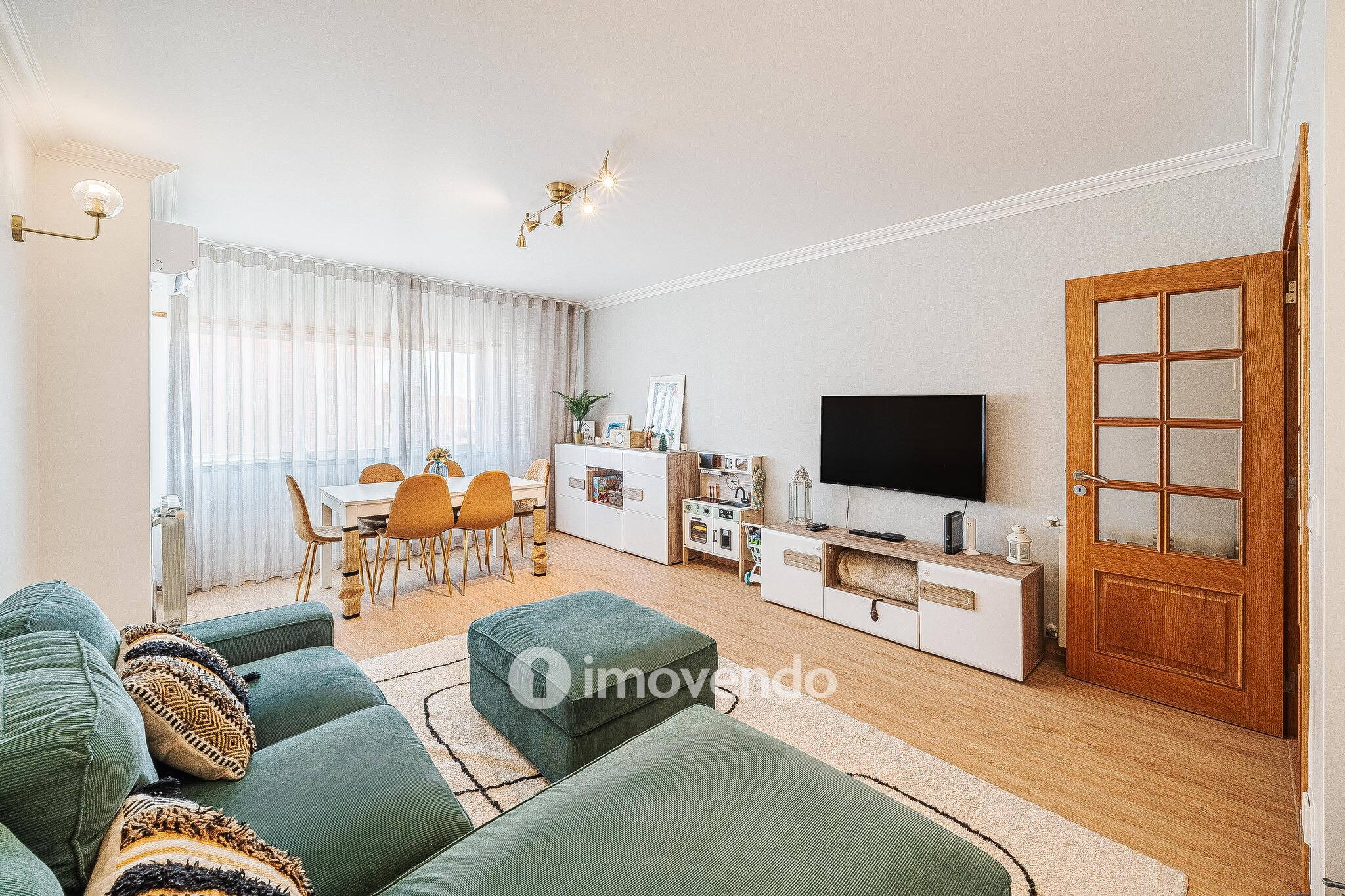 Apartamento T3 com estacionamento e cozinha equipada, em Tercena