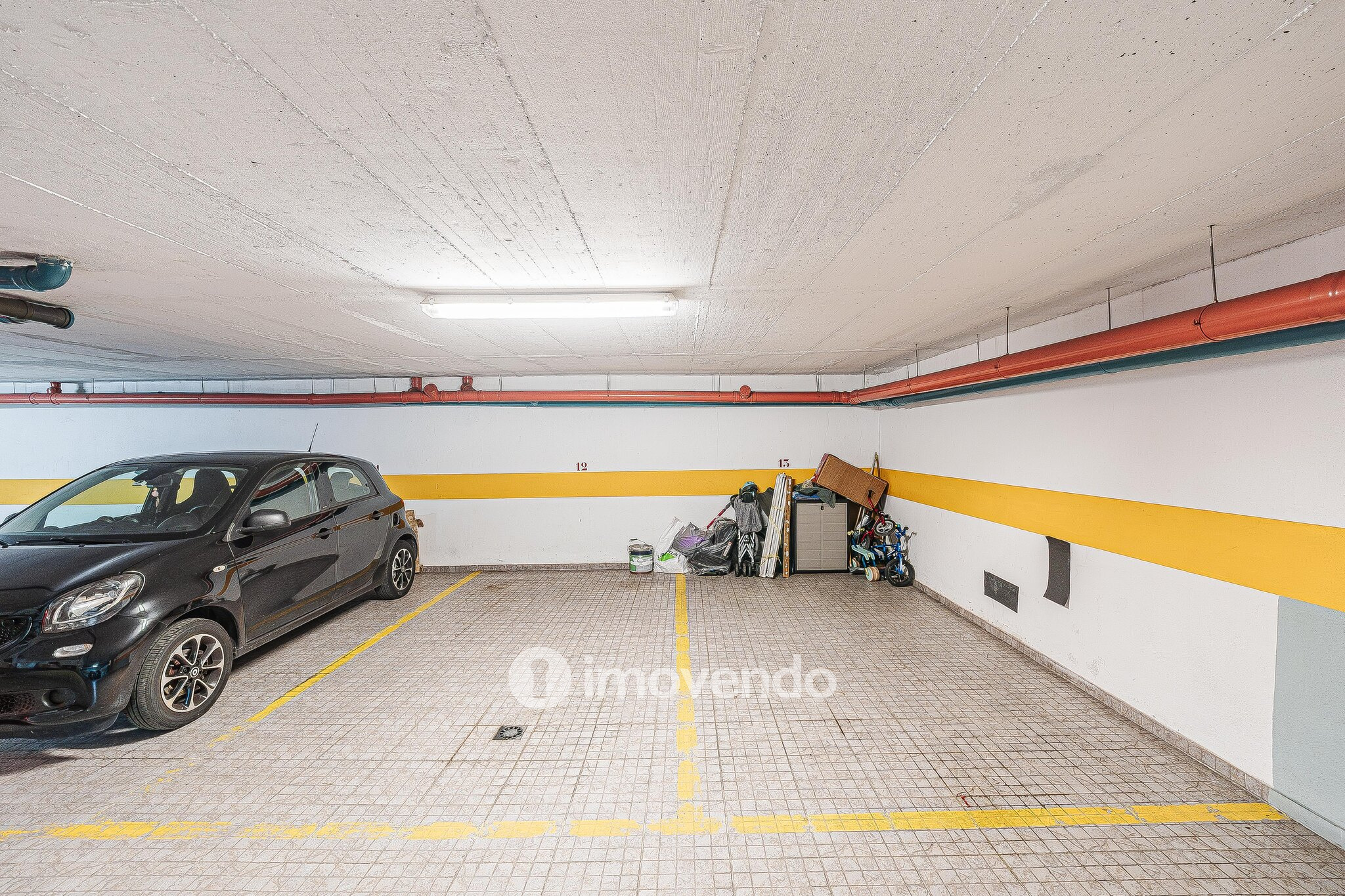 Apartamento T3 com estacionamento e cozinha equipada, em Tercena