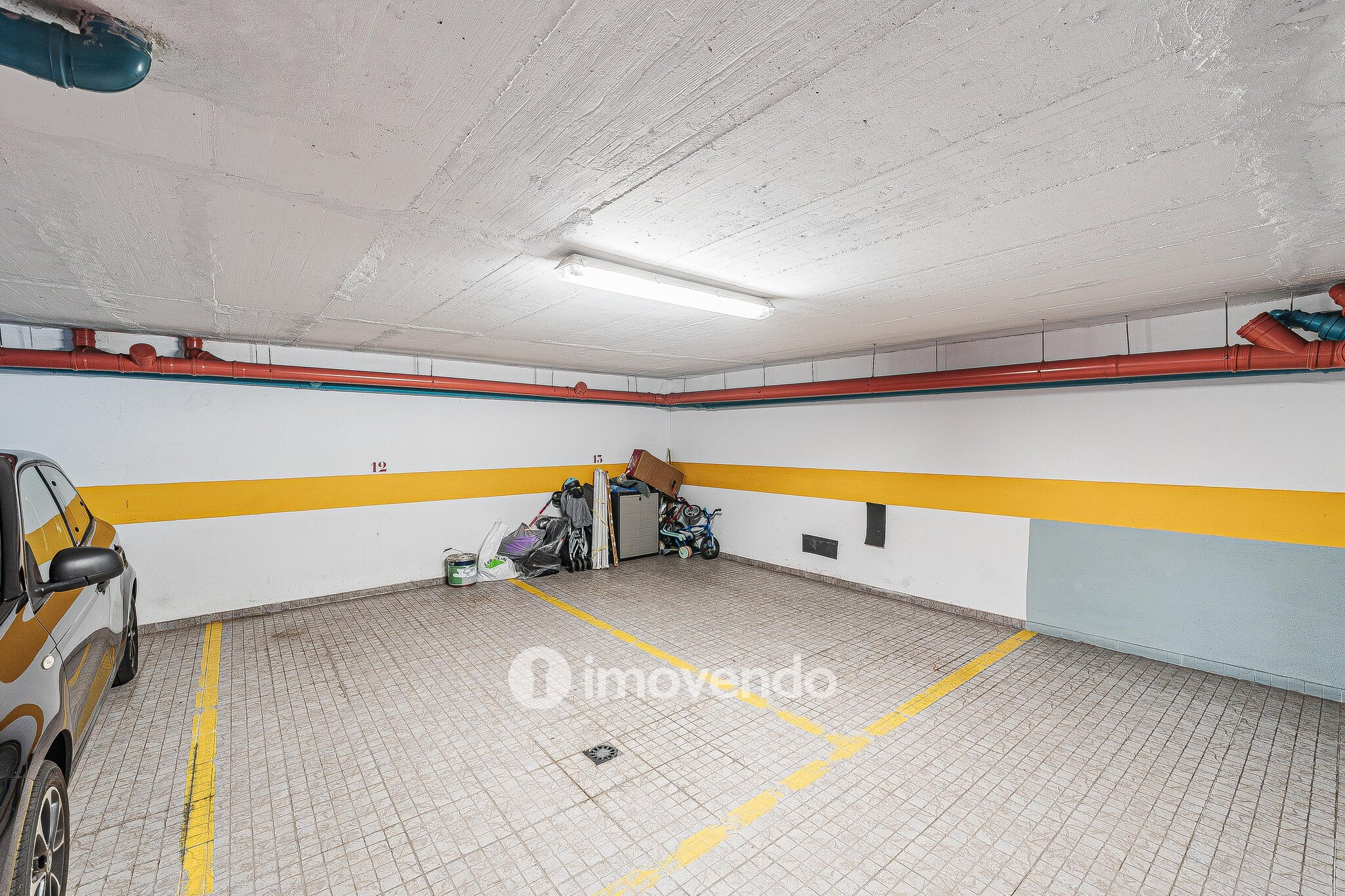 Apartamento T3 com estacionamento e cozinha equipada, em Tercena