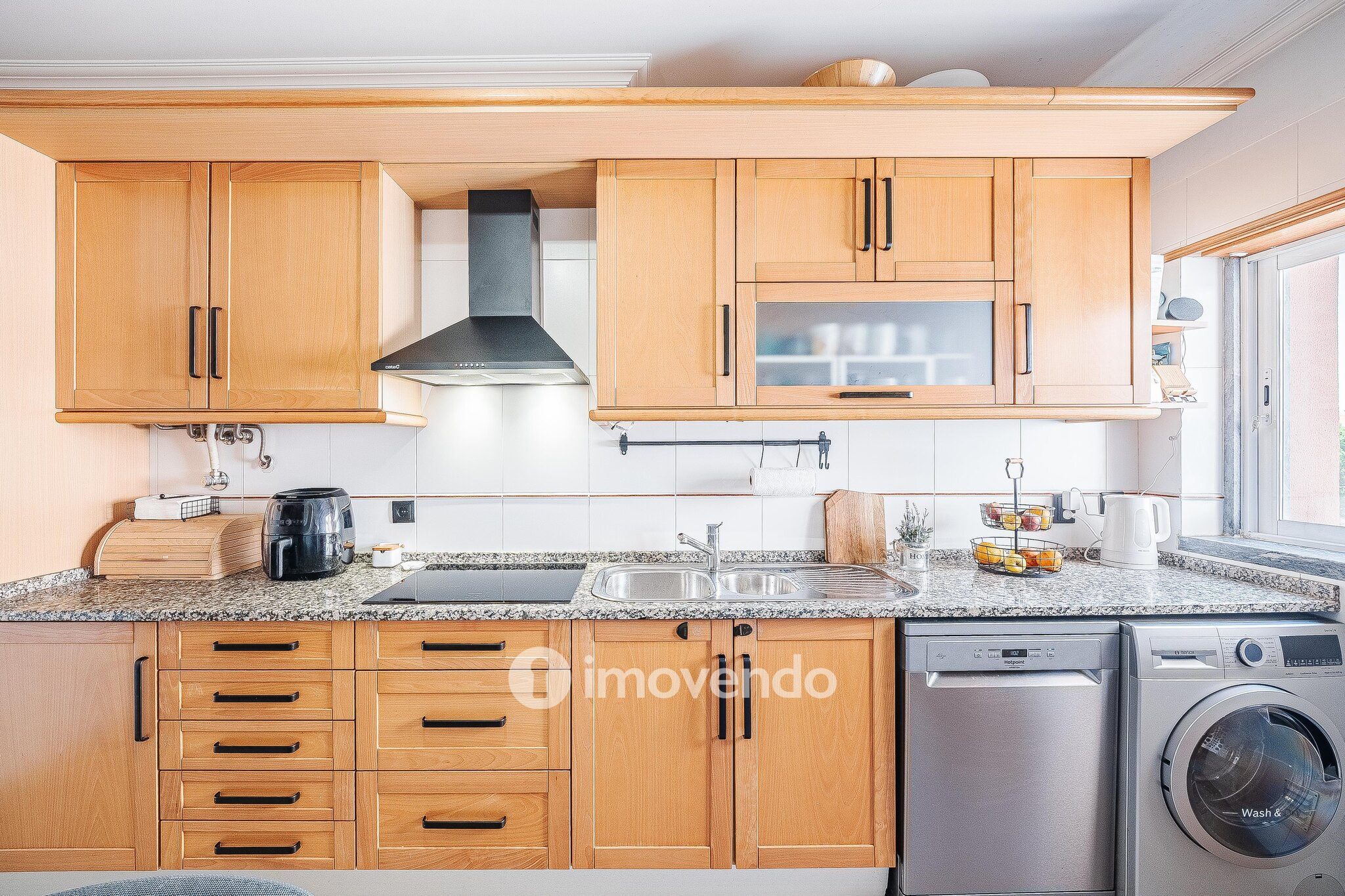 Apartamento T3 com estacionamento e cozinha equipada, em Tercena