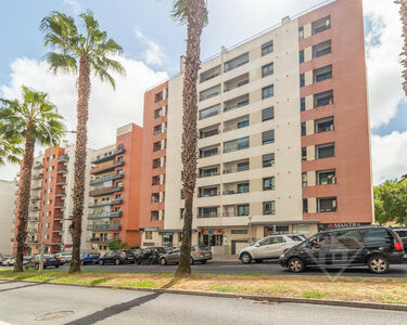 Apartamento T2, com lugares de estacionamento, nas Colinas do Cruzeiro