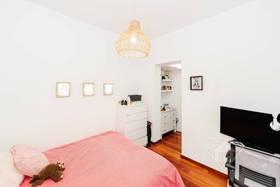 Apartamento T2 totalmente remodelado, com cozinha equipada, em Benfica