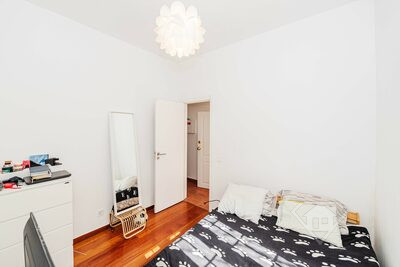 Apartamento T2 totalmente remodelado, com cozinha equipada, em Benfica