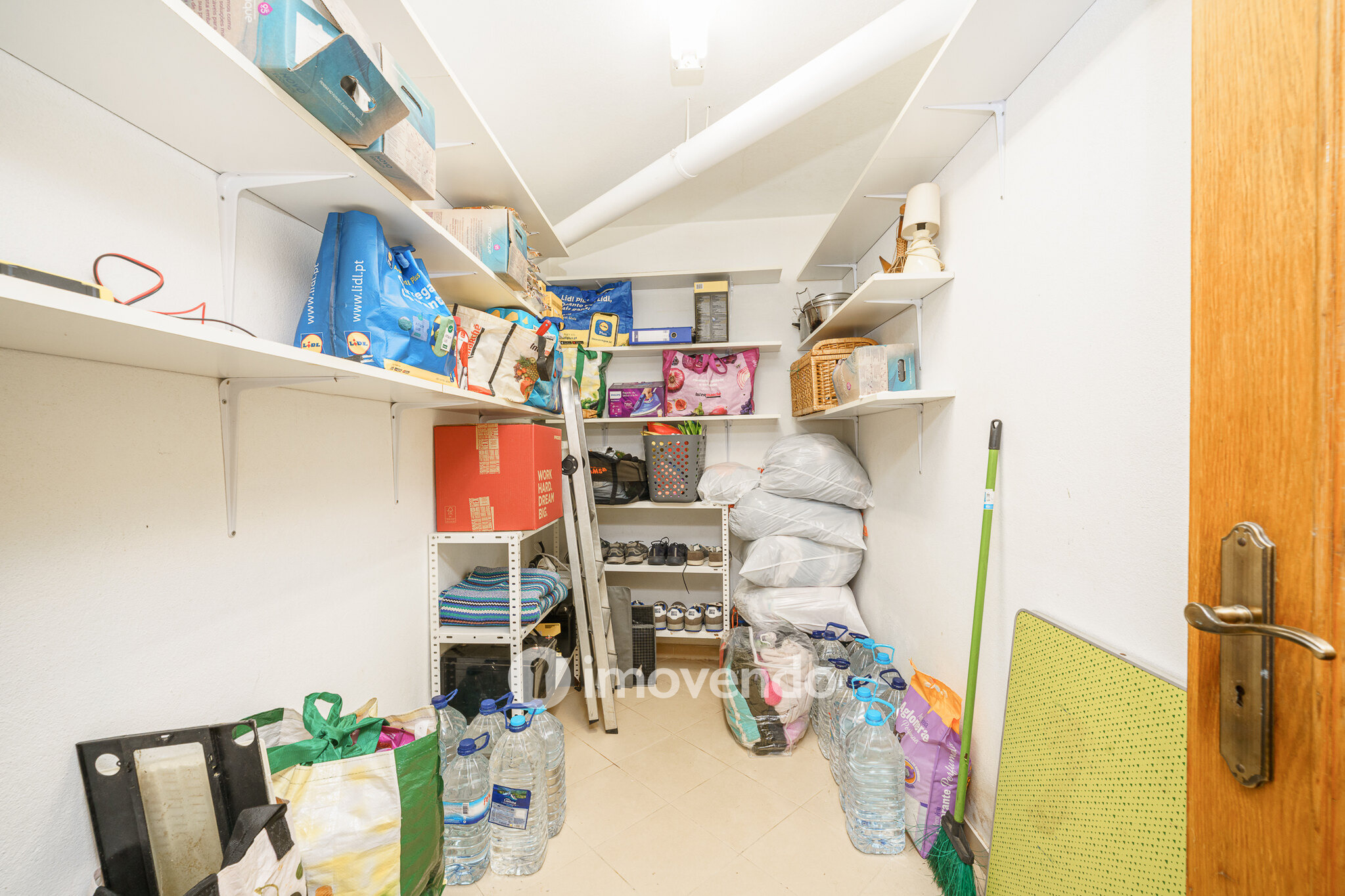 Moradia T3 com garagem e jardim, em Corroios