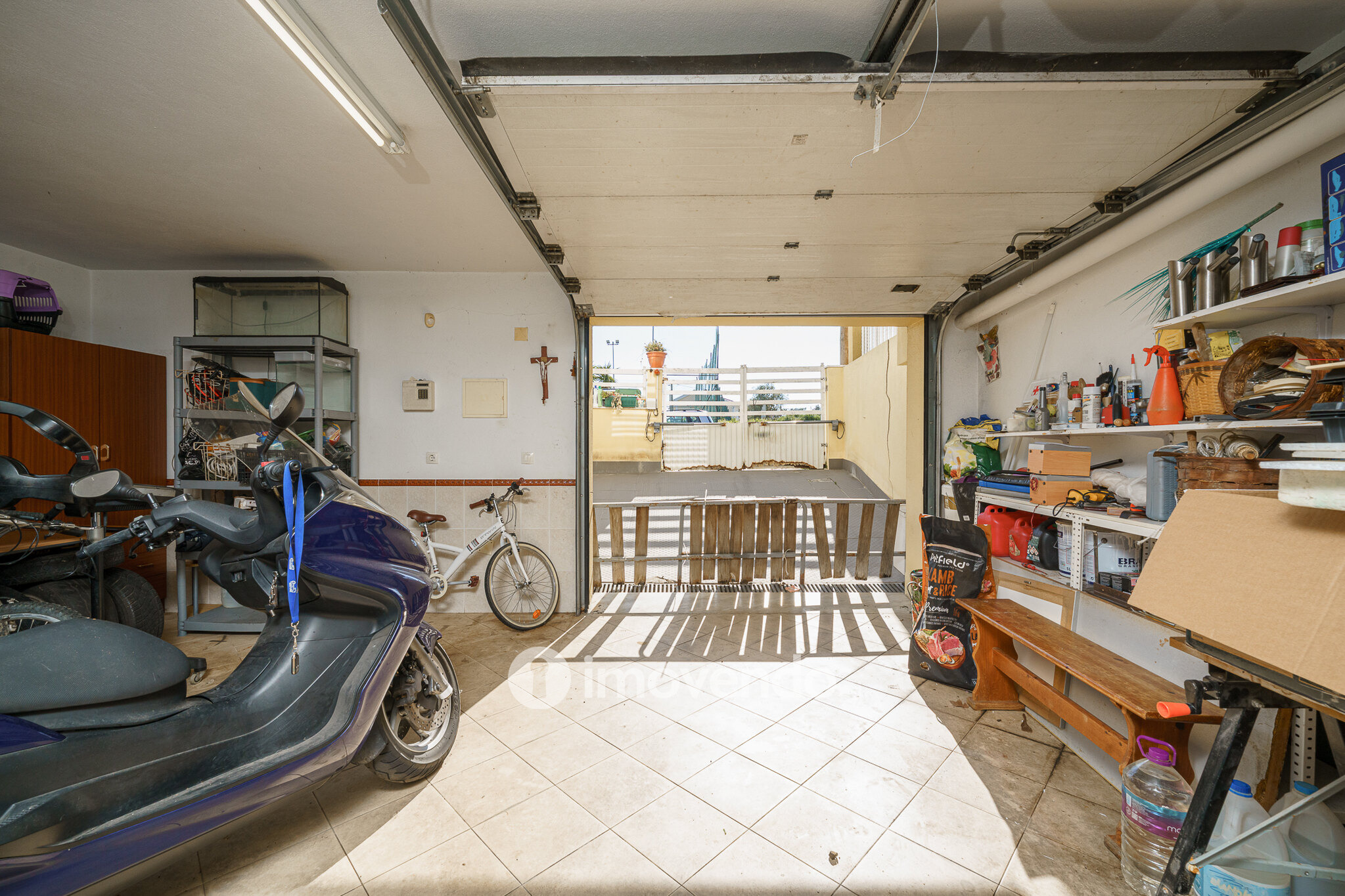 Moradia T3 com garagem e jardim, em Corroios