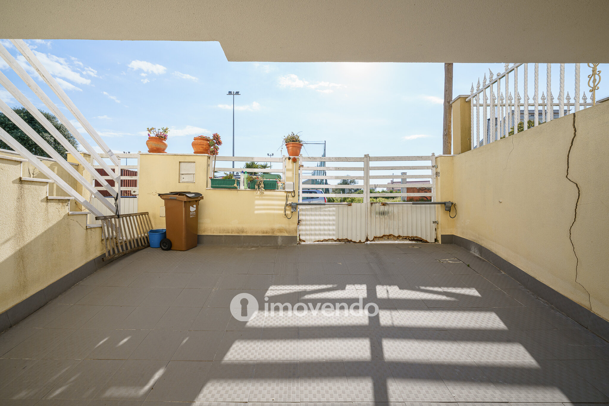 Moradia T3 com garagem e jardim, em Corroios