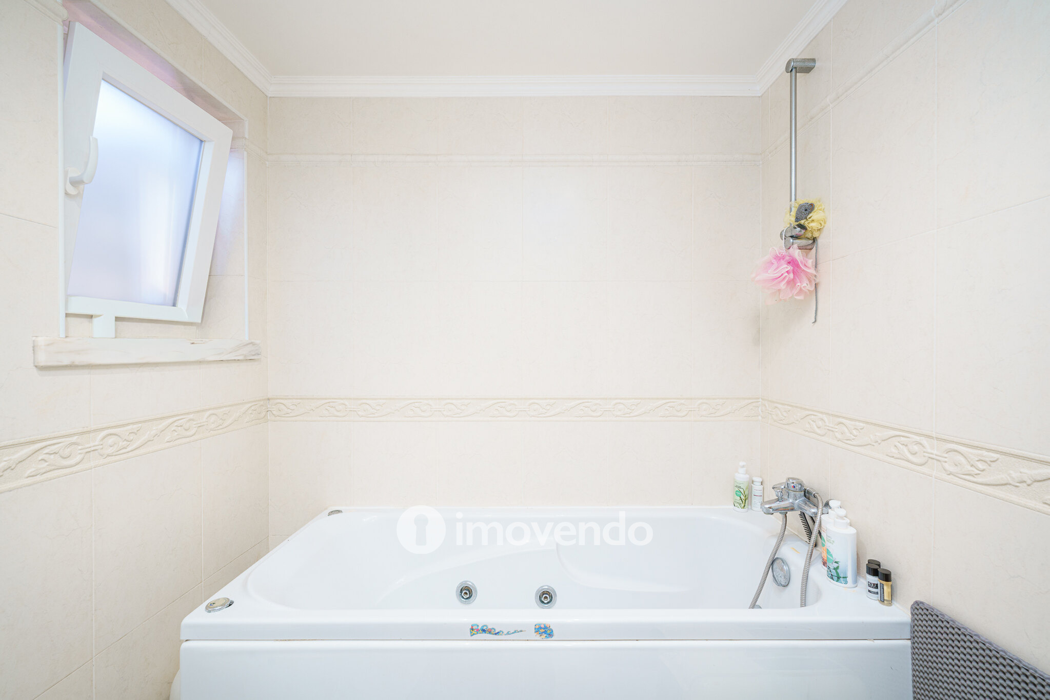 Moradia T3 com garagem e jardim, em Corroios