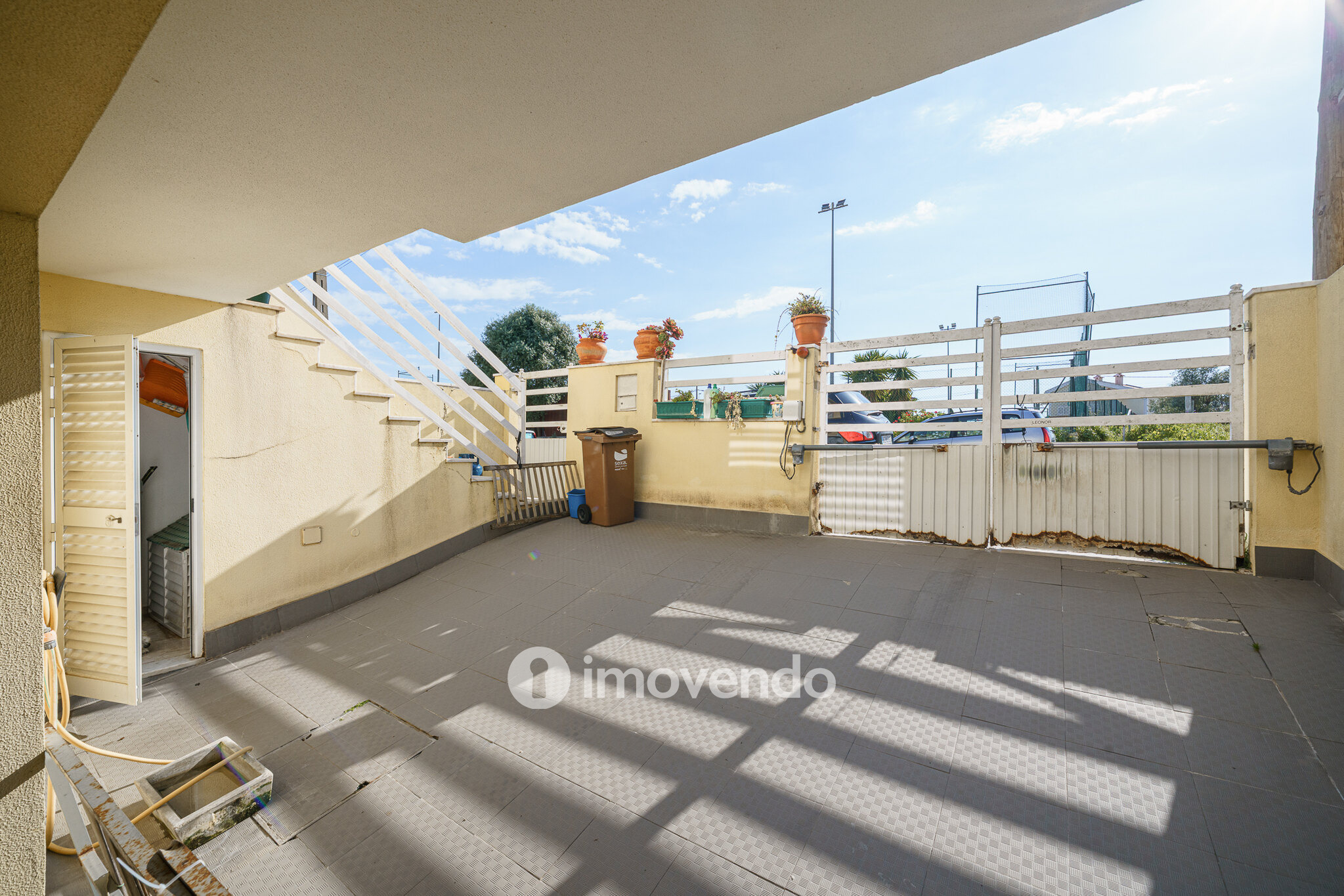 Moradia T3 com garagem e jardim, em Corroios