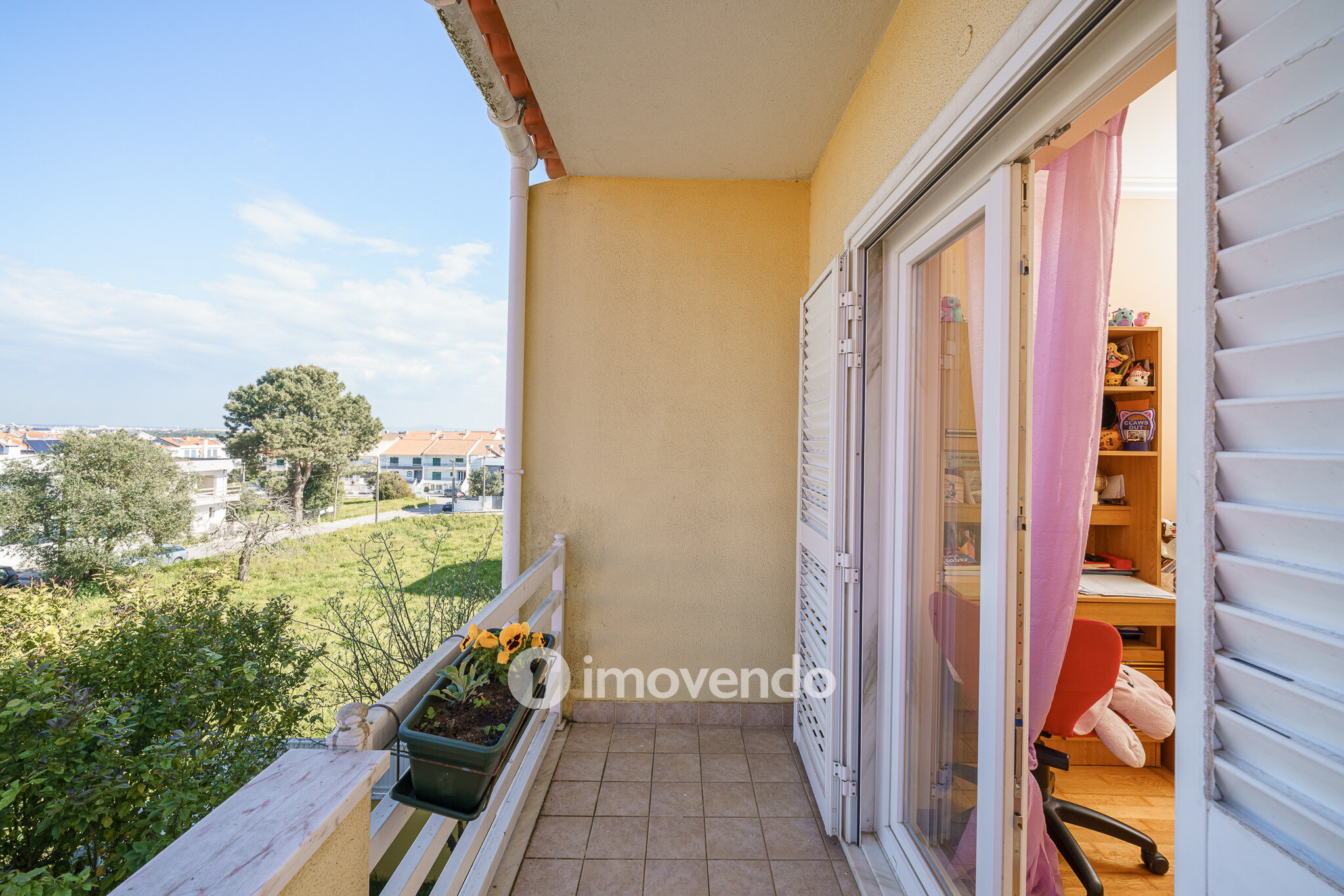 Moradia T3 com garagem e jardim, em Corroios