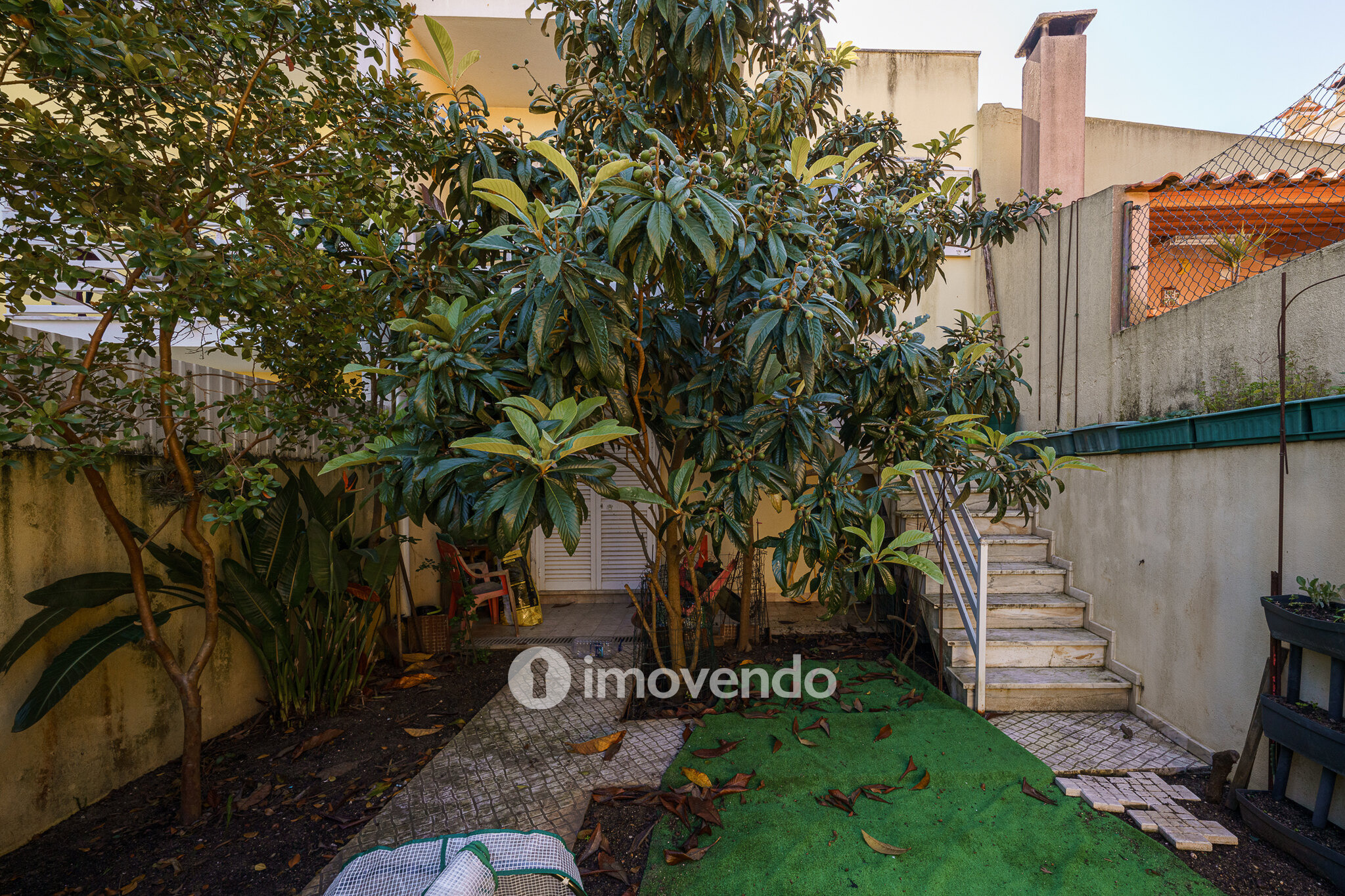 Moradia T3 com garagem e jardim, em Corroios