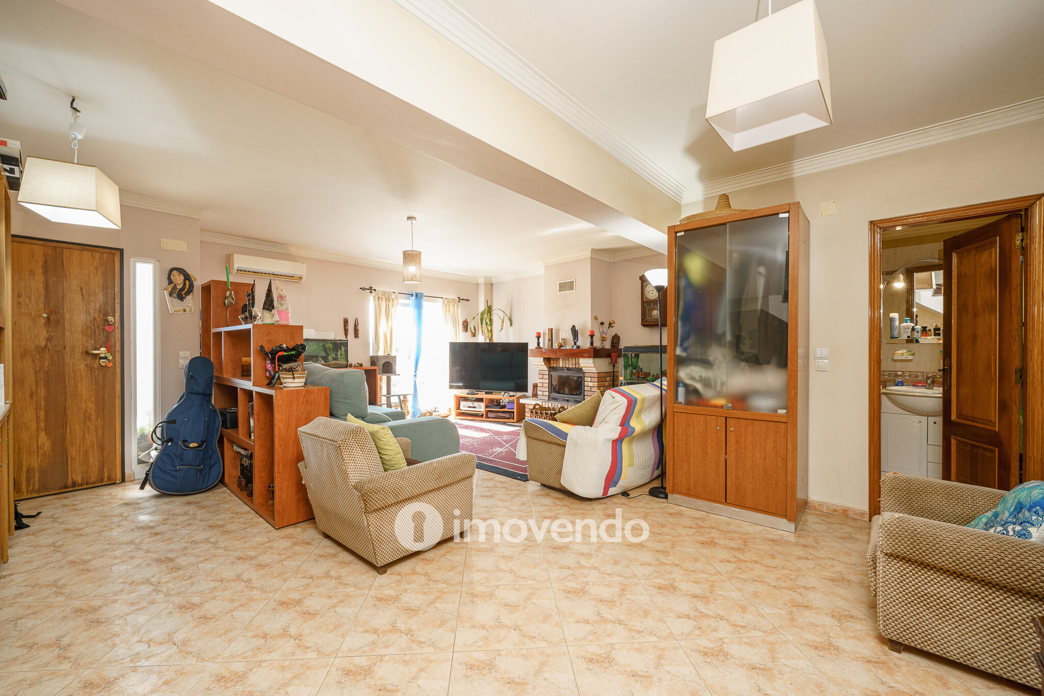 Moradia T3 com garagem e jardim, em Corroios