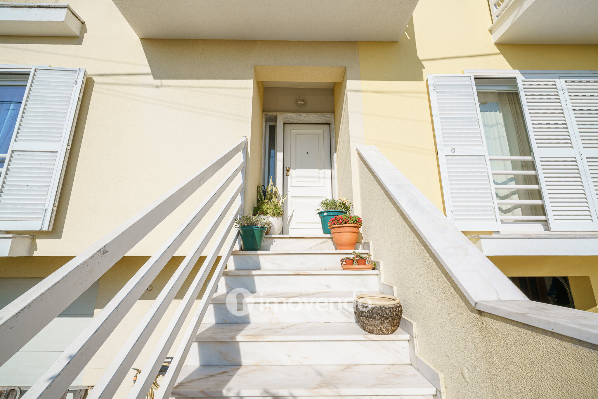 Moradia T3 com garagem e jardim, em Corroios