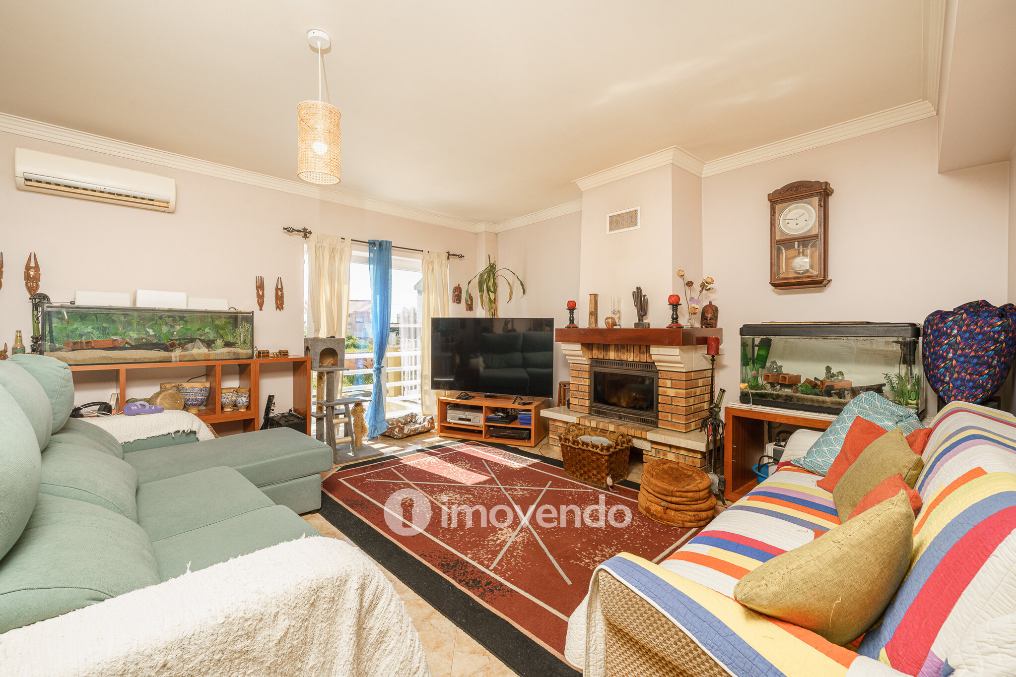 Moradia T3 com garagem e jardim, em Corroios