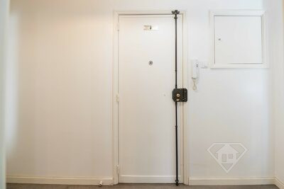 Apartamento T1 remodelado, com cozinha equipada, em Campo de Ourique