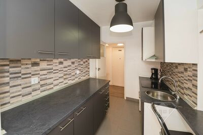 Apartamento T1 remodelado, com cozinha equipada, em Campo de Ourique