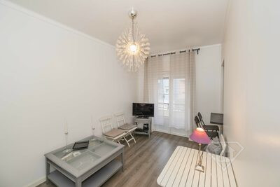 Apartamento T1 remodelado, com cozinha equipada, em Campo de Ourique