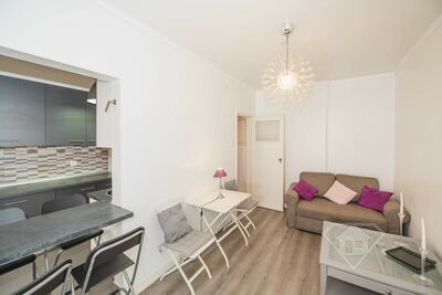 Apartamento T1 remodelado, com cozinha equipada, em Campo de Ourique