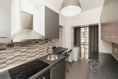 Apartamento T1 remodelado, com cozinha equipada, em Campo de Ourique