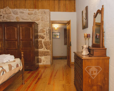 Moradia T3, com piscina, em Arcos de Valdevez