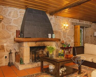Moradia T3, com piscina, em Arcos de Valdevez