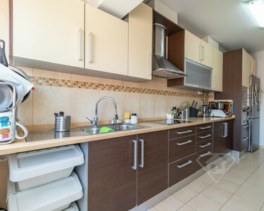 Apartamento T3 Duplex, remodelado e com cozinha equipada, em Almada
