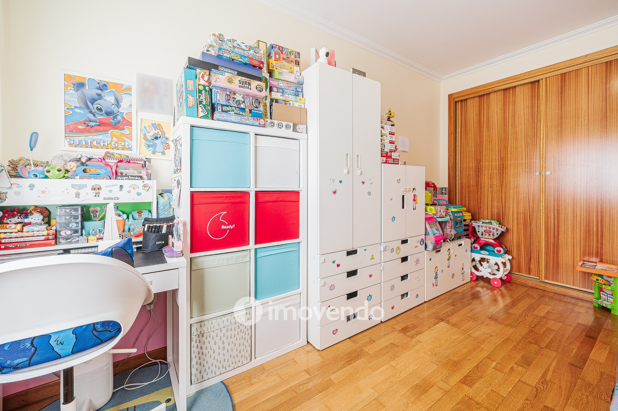 Apartamento T2, com estacionamento e arrecadação, em Vialonga