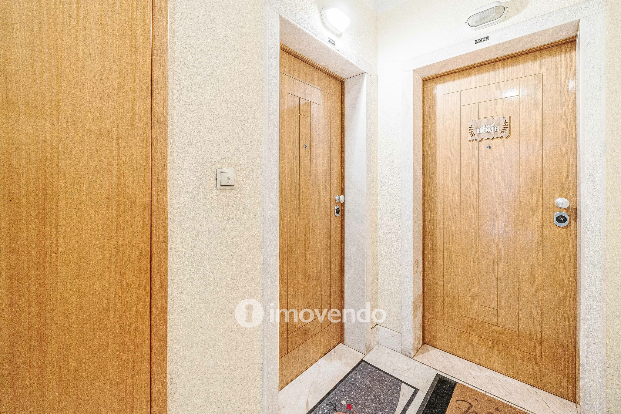 Apartamento T2, com estacionamento e arrecadação, em Vialonga