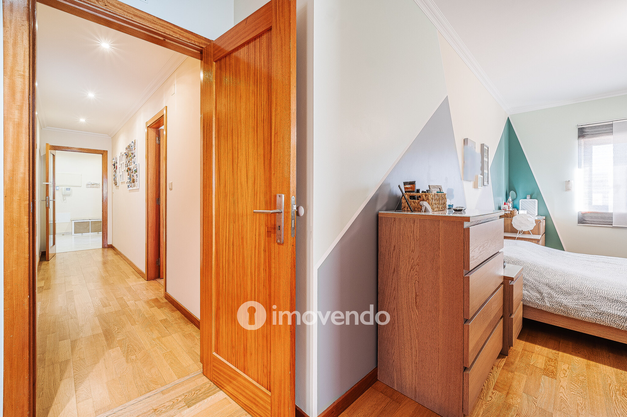 Apartamento T2, com estacionamento e arrecadação, em Vialonga