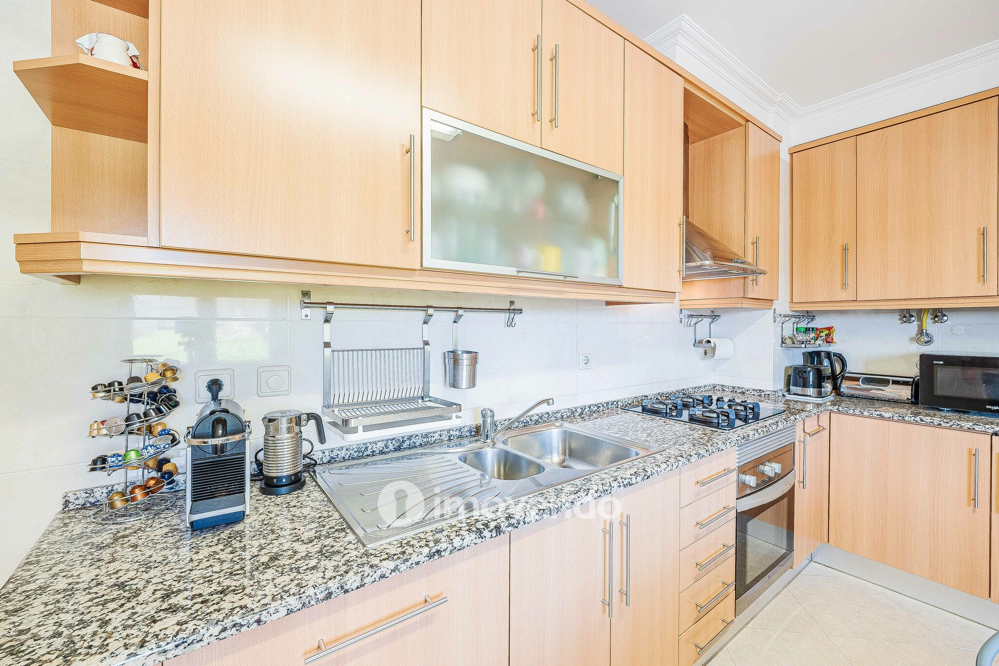 Apartamento T2, com estacionamento e arrecadação, em Vialonga