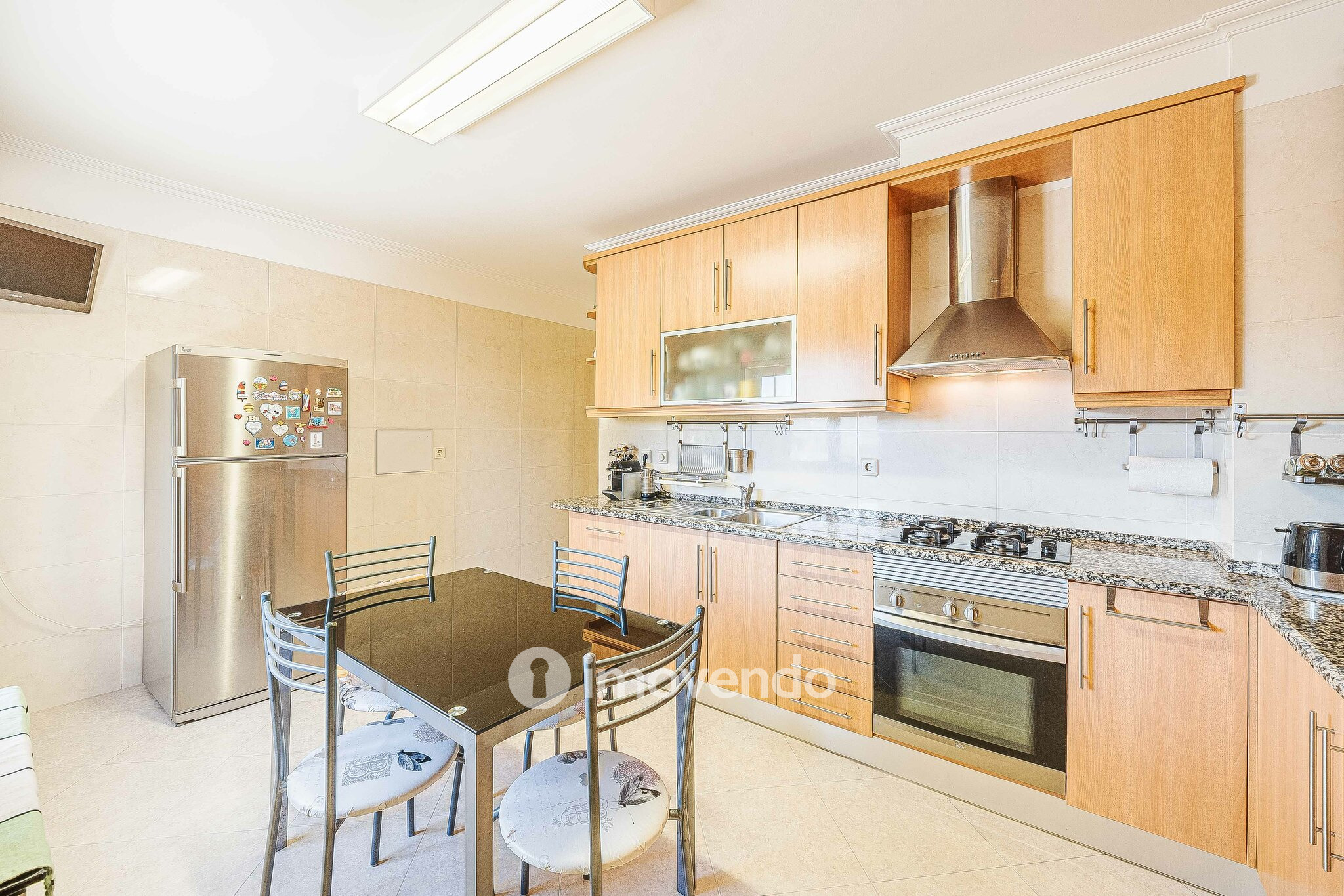 Apartamento T2, com estacionamento e arrecadação, em Vialonga