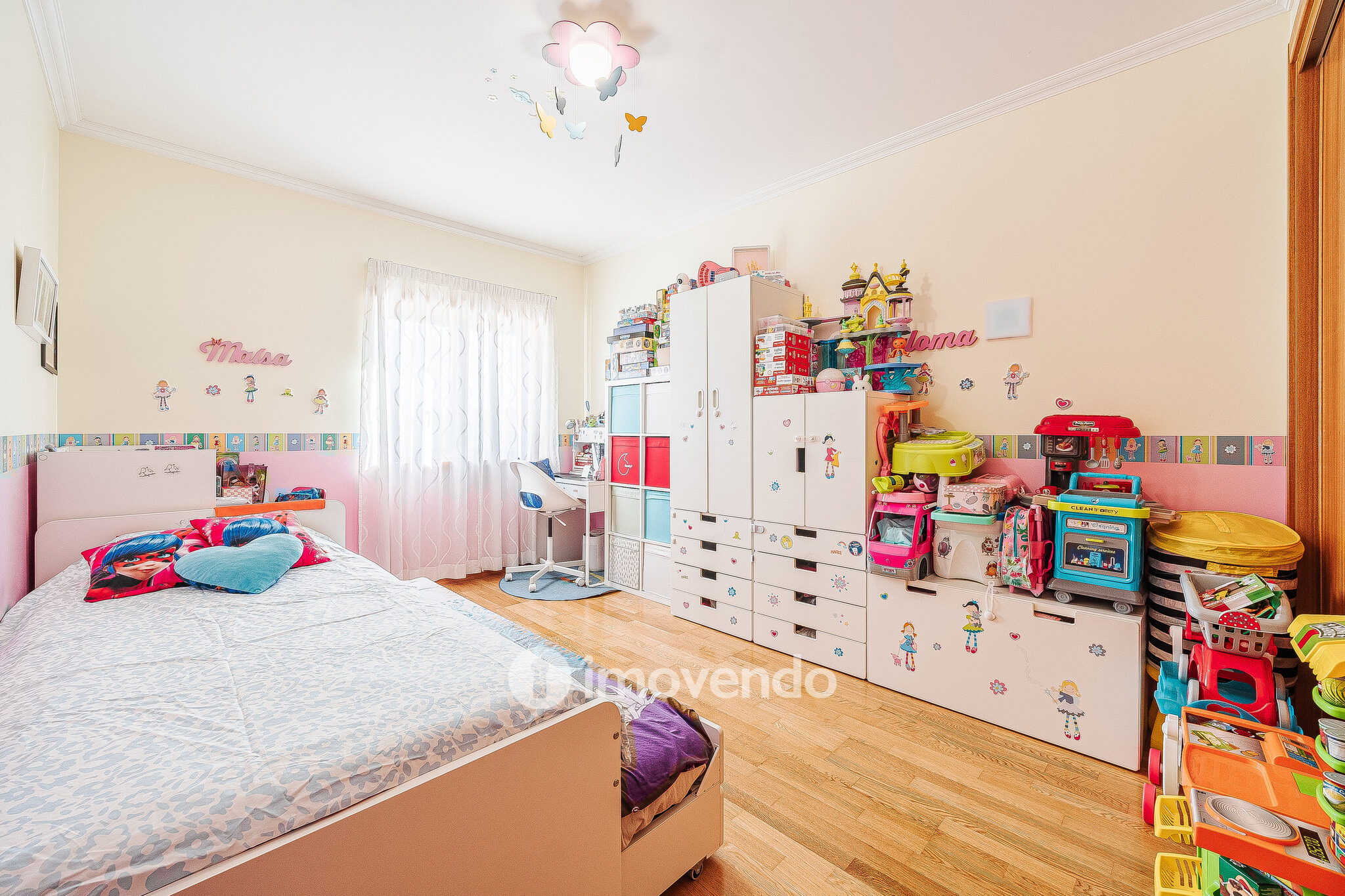 Apartamento T2, com estacionamento e arrecadação, em Vialonga