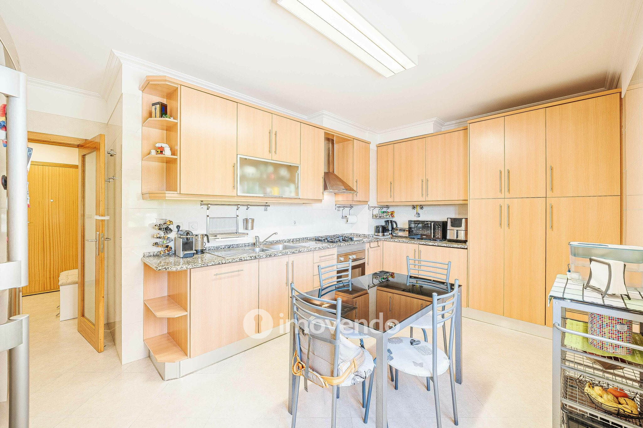 Apartamento T2, com estacionamento e arrecadação, em Vialonga