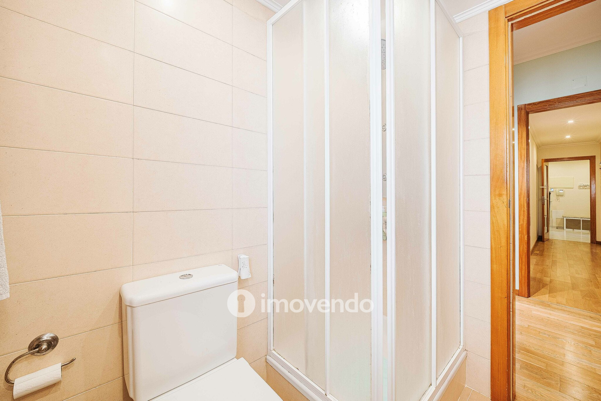 Apartamento T2, com estacionamento e arrecadação, em Vialonga