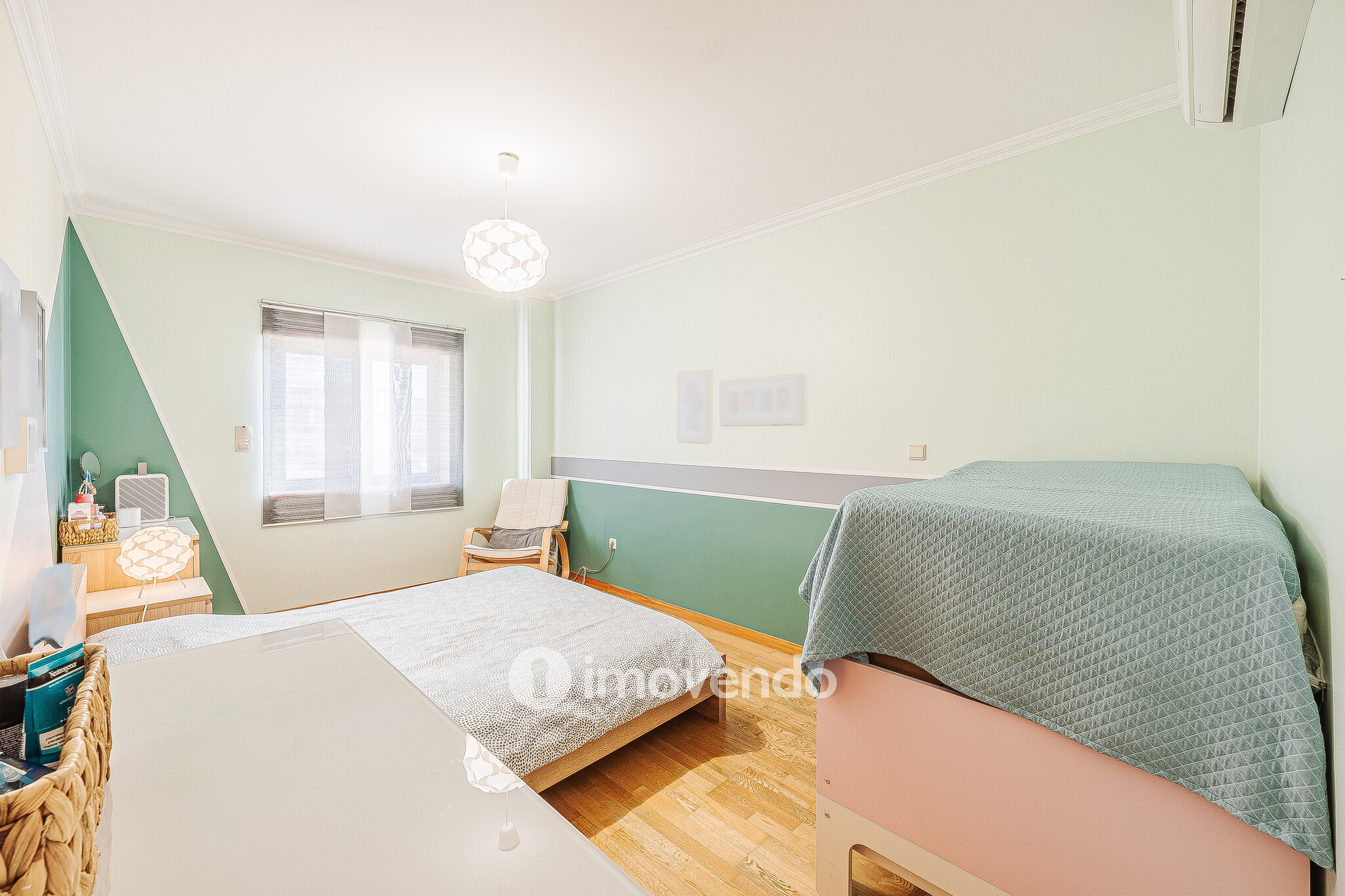 Apartamento T2, com estacionamento e arrecadação, em Vialonga