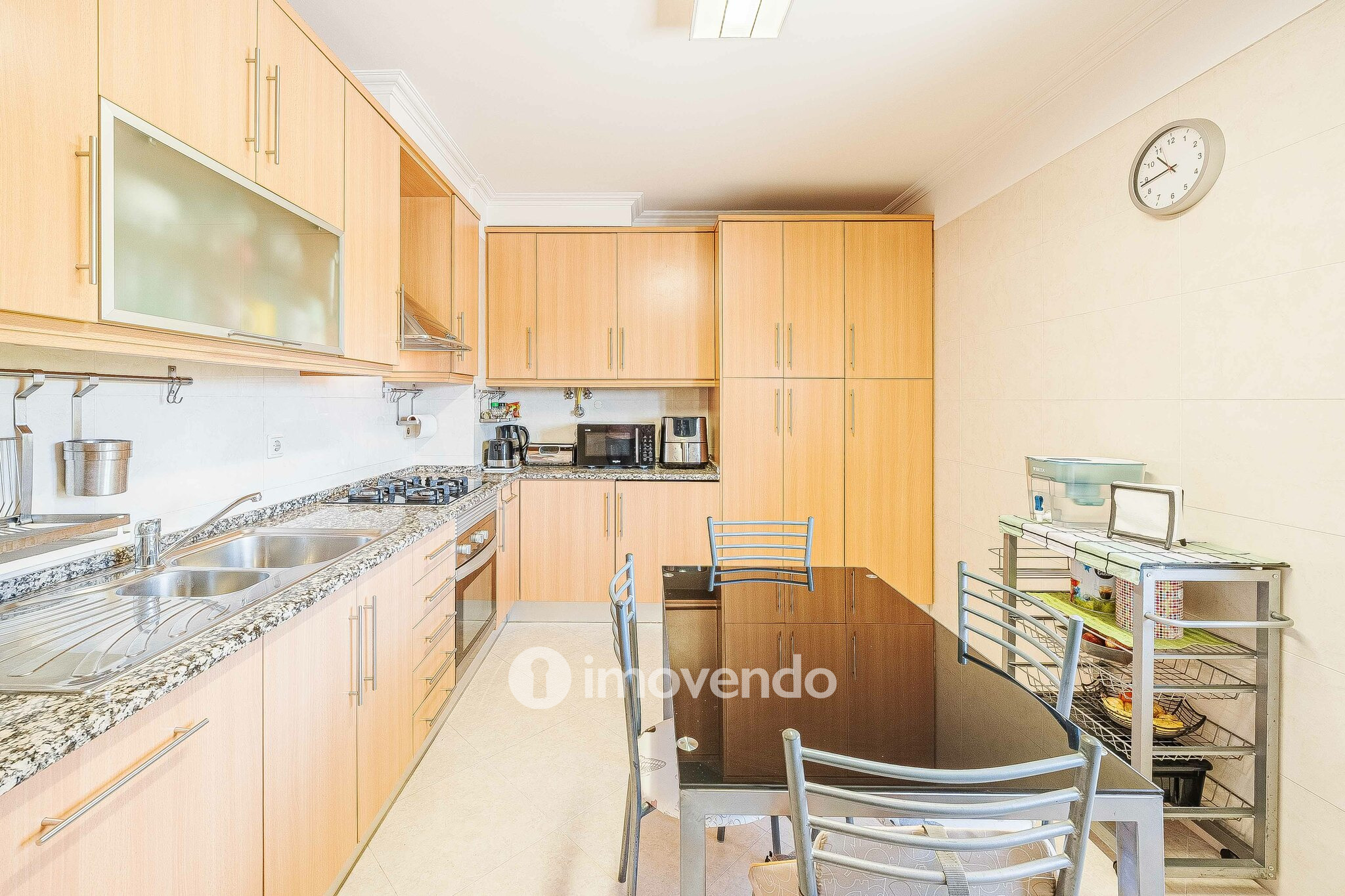 Apartamento T2, com estacionamento e arrecadação, em Vialonga