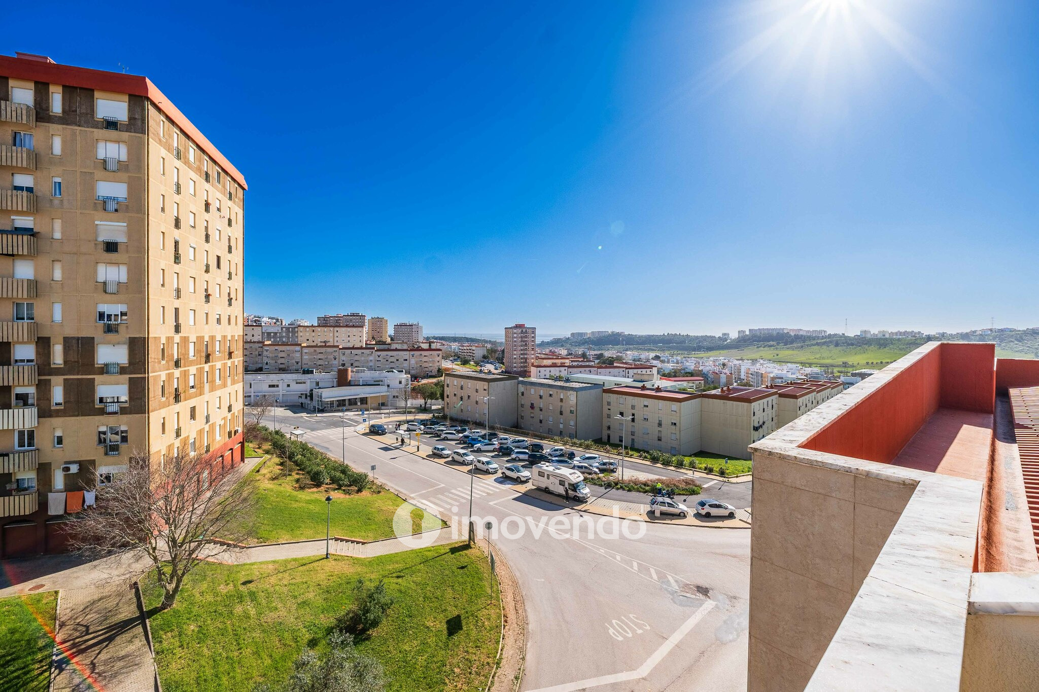 Apartamento T2, com estacionamento e arrecadação, em Vialonga