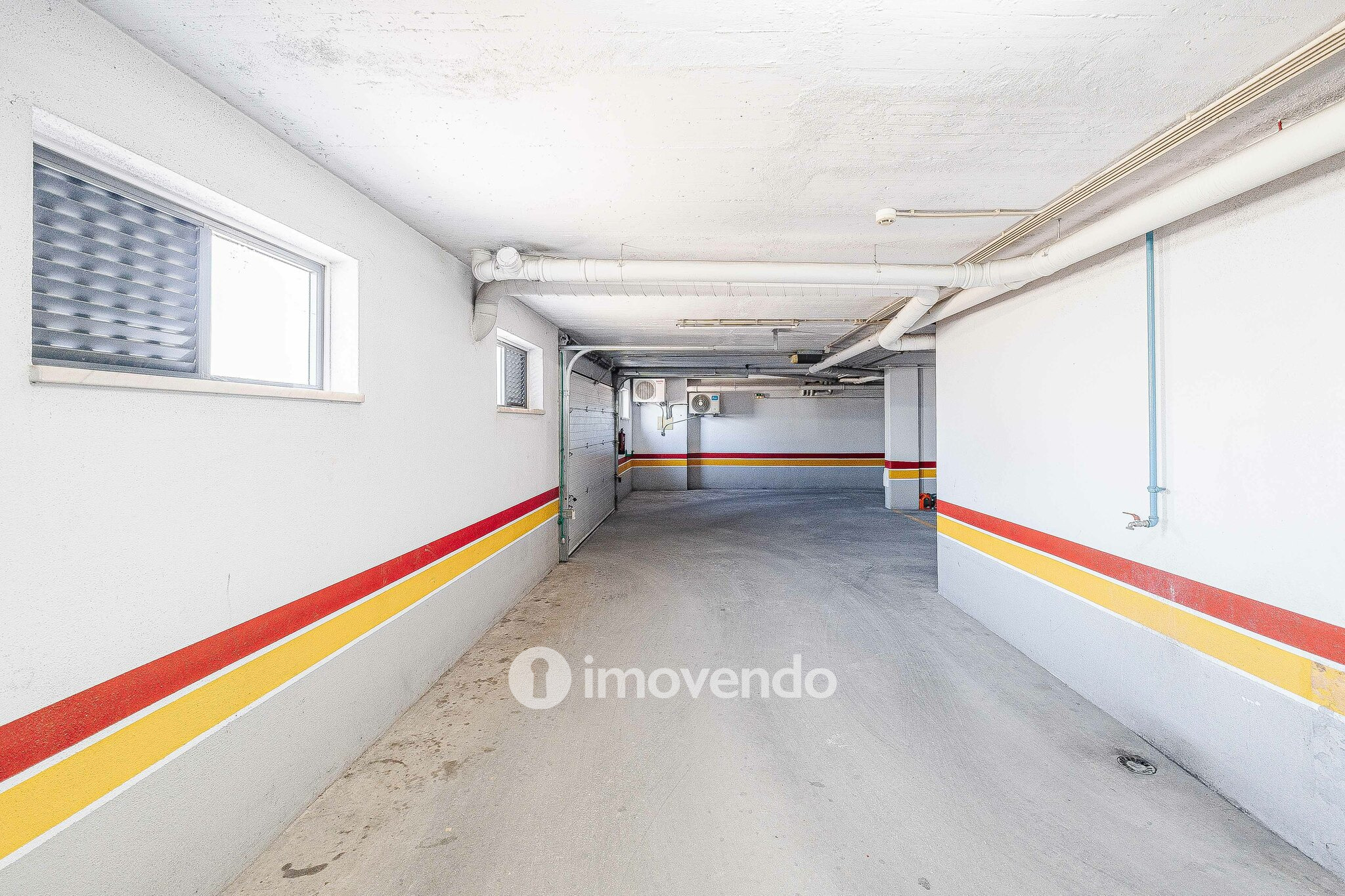 Apartamento T2, com estacionamento e arrecadação, em Vialonga