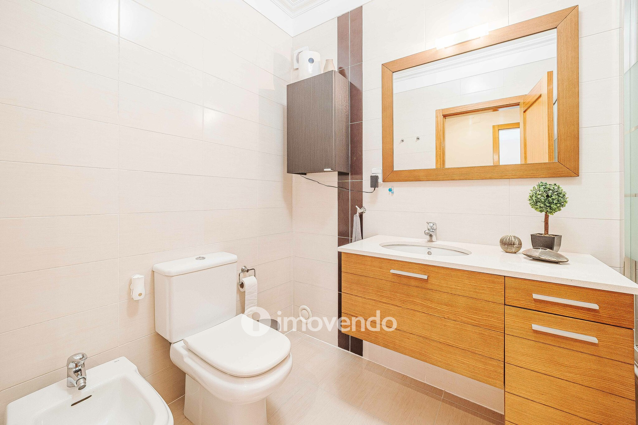 Apartamento T2, com estacionamento e arrecadação, em Vialonga