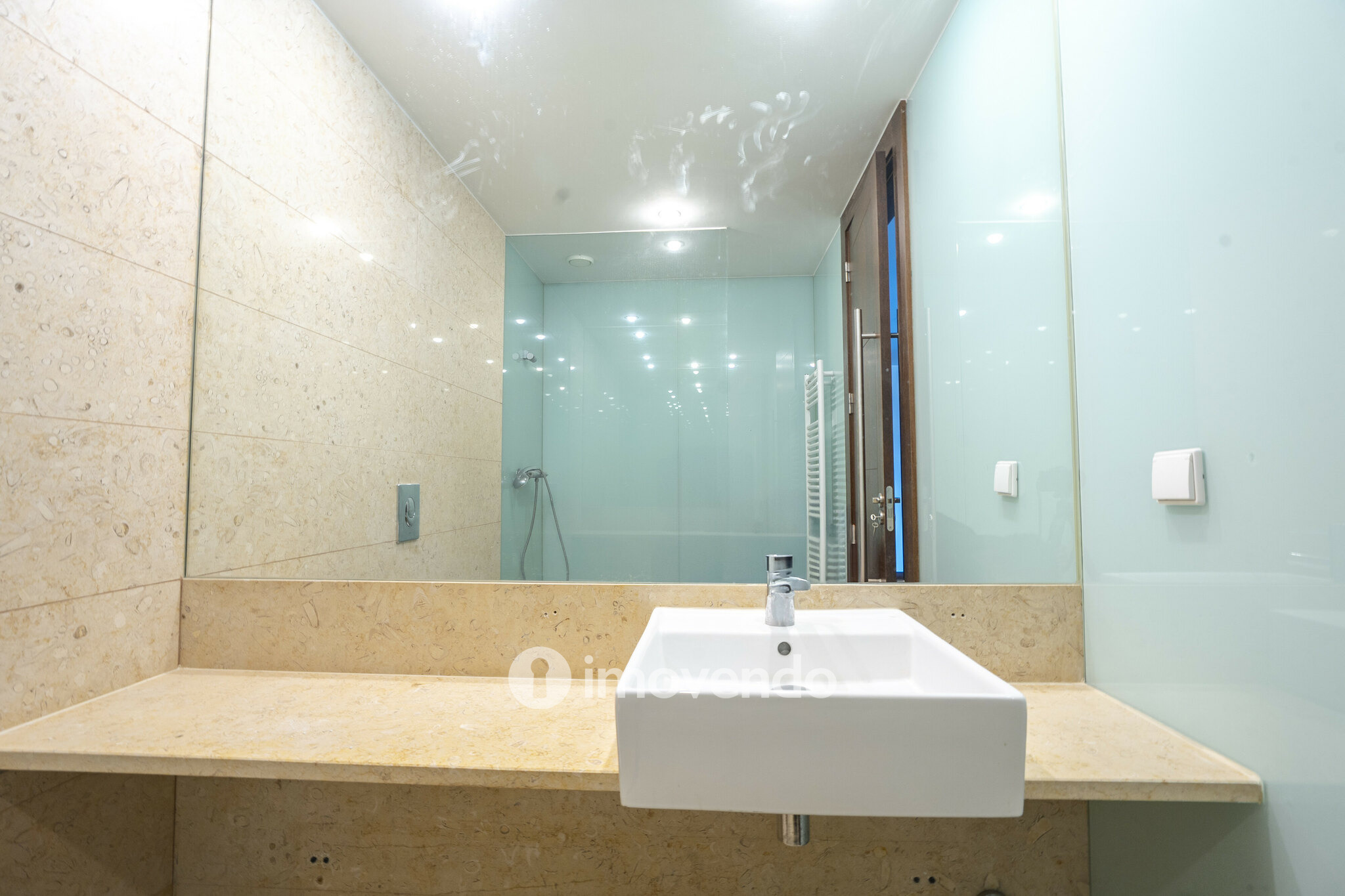 Apartamento T4, com vista rio e estacionamento, em Vila Nova de Gaia