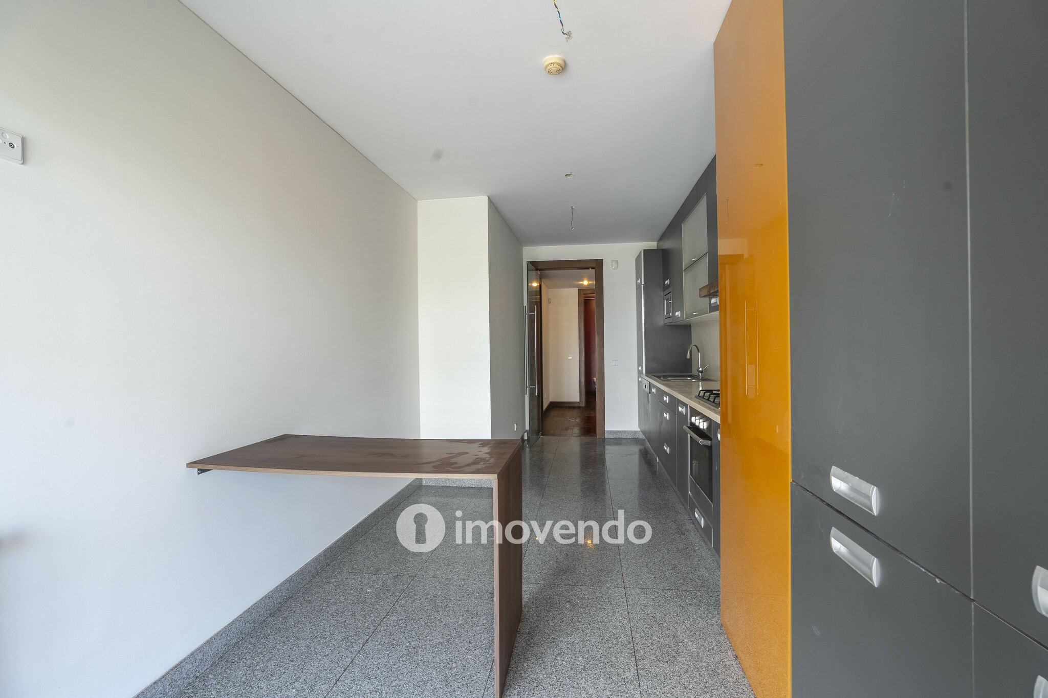 Apartamento T4, com vista rio e estacionamento, em Vila Nova de Gaia