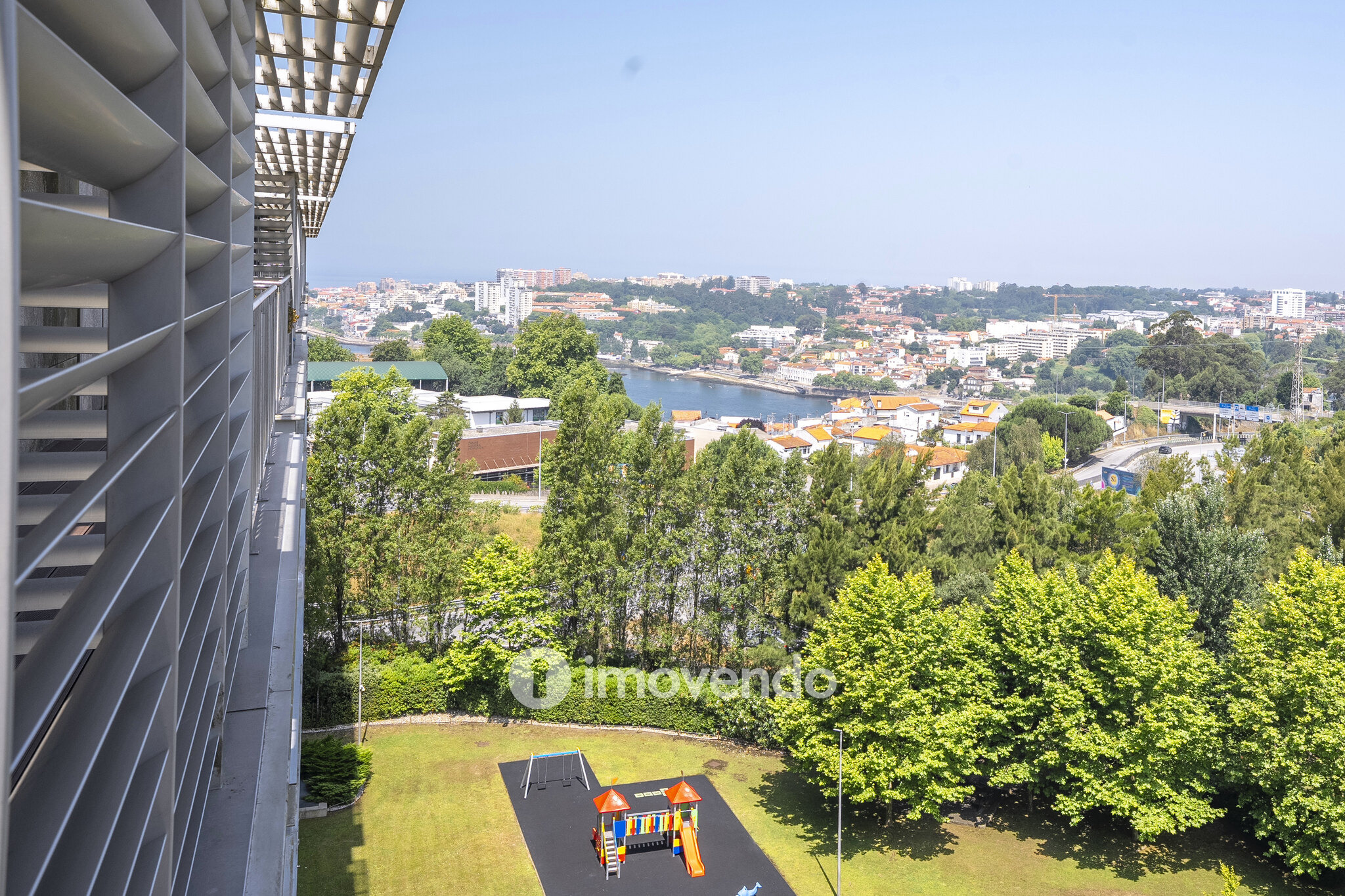 Apartamento T4, com vista rio e estacionamento, em Vila Nova de Gaia