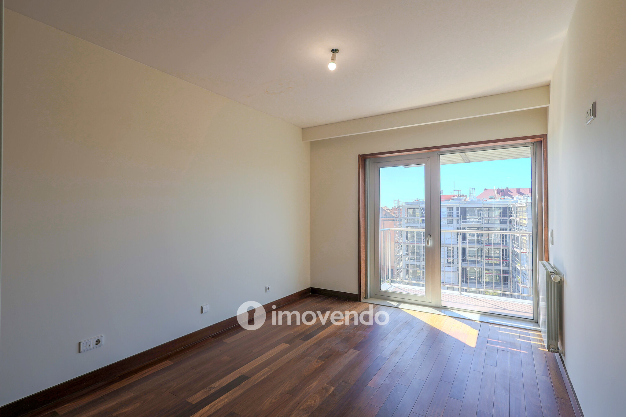 Apartamento T4, com vista rio e estacionamento, em Vila Nova de Gaia