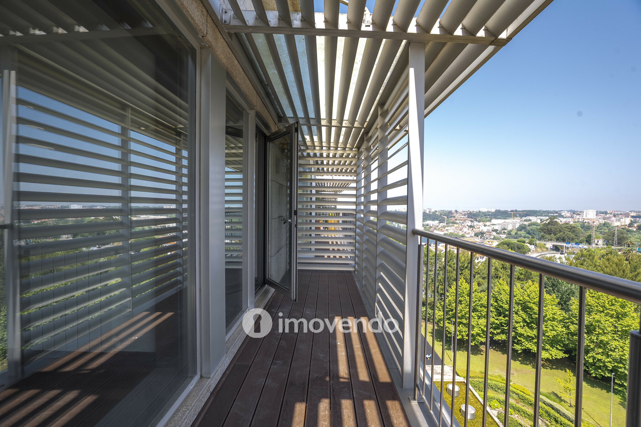 Apartamento T4, com vista rio e estacionamento, em Vila Nova de Gaia